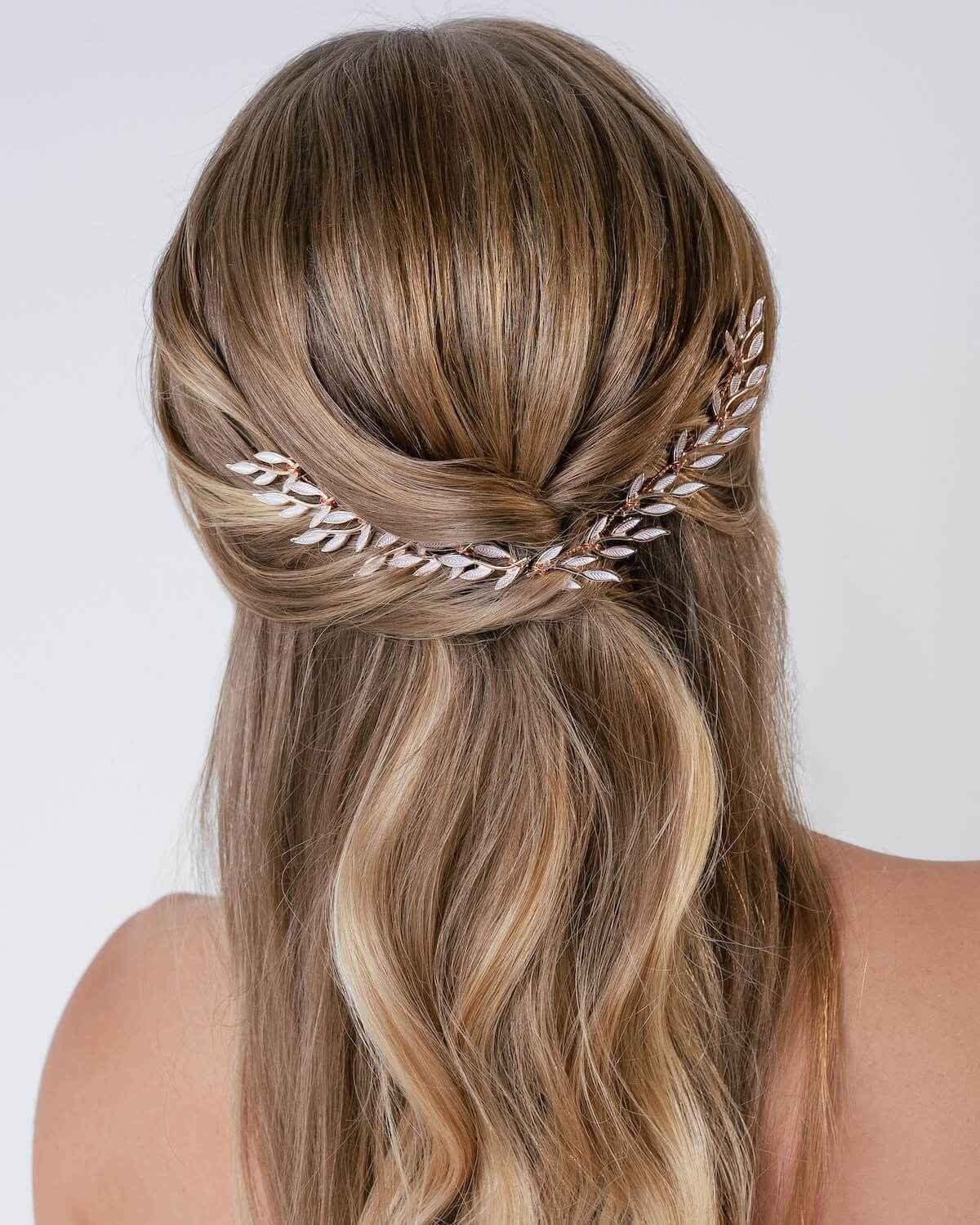 Sternenauge FIONA Haarschmuck mit Blätter Design in Brautfrisur