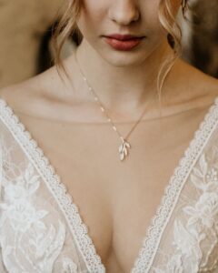 Vintage-Halskette-mit-Blatt-Anhaenger-FIONA-Sternenauge