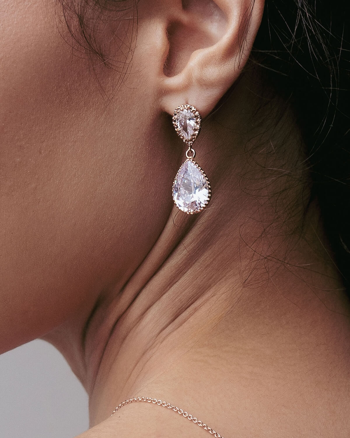 Sternenauge Detailfoto Tropfenform Ohrringe mit Zirkonia STELLA