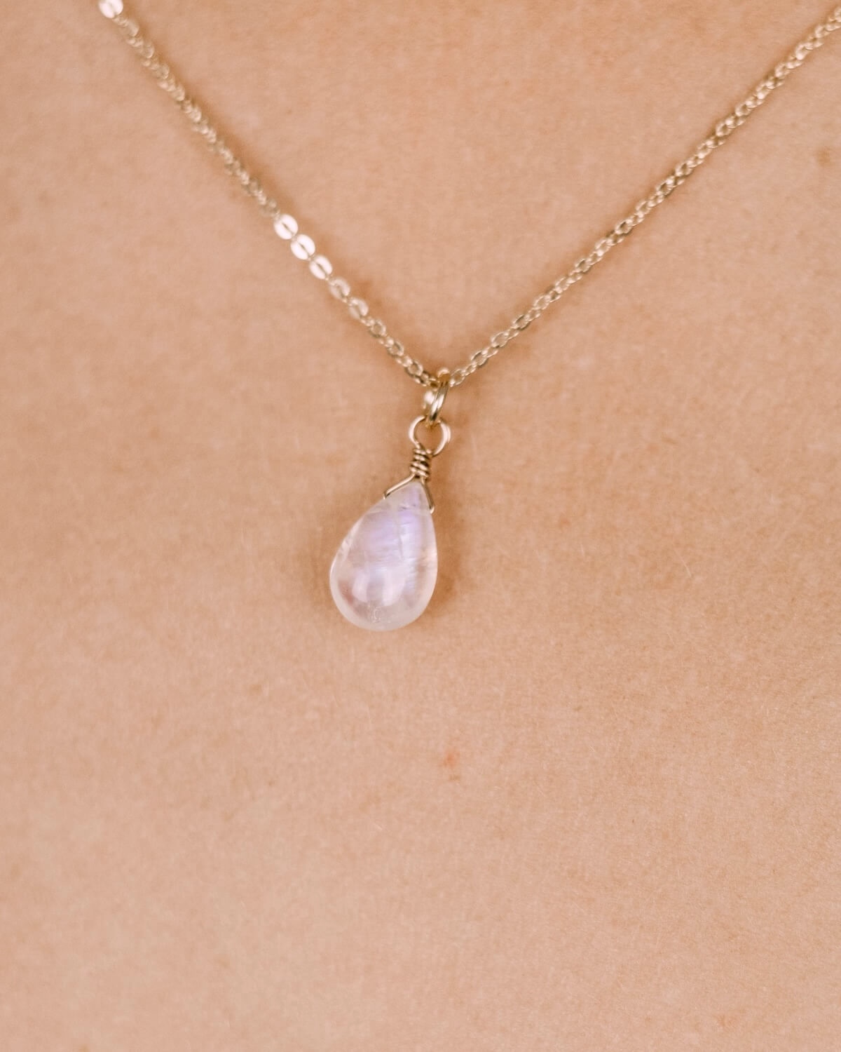 Sternenauge Detailansicht Mondstein Halskette LUNA