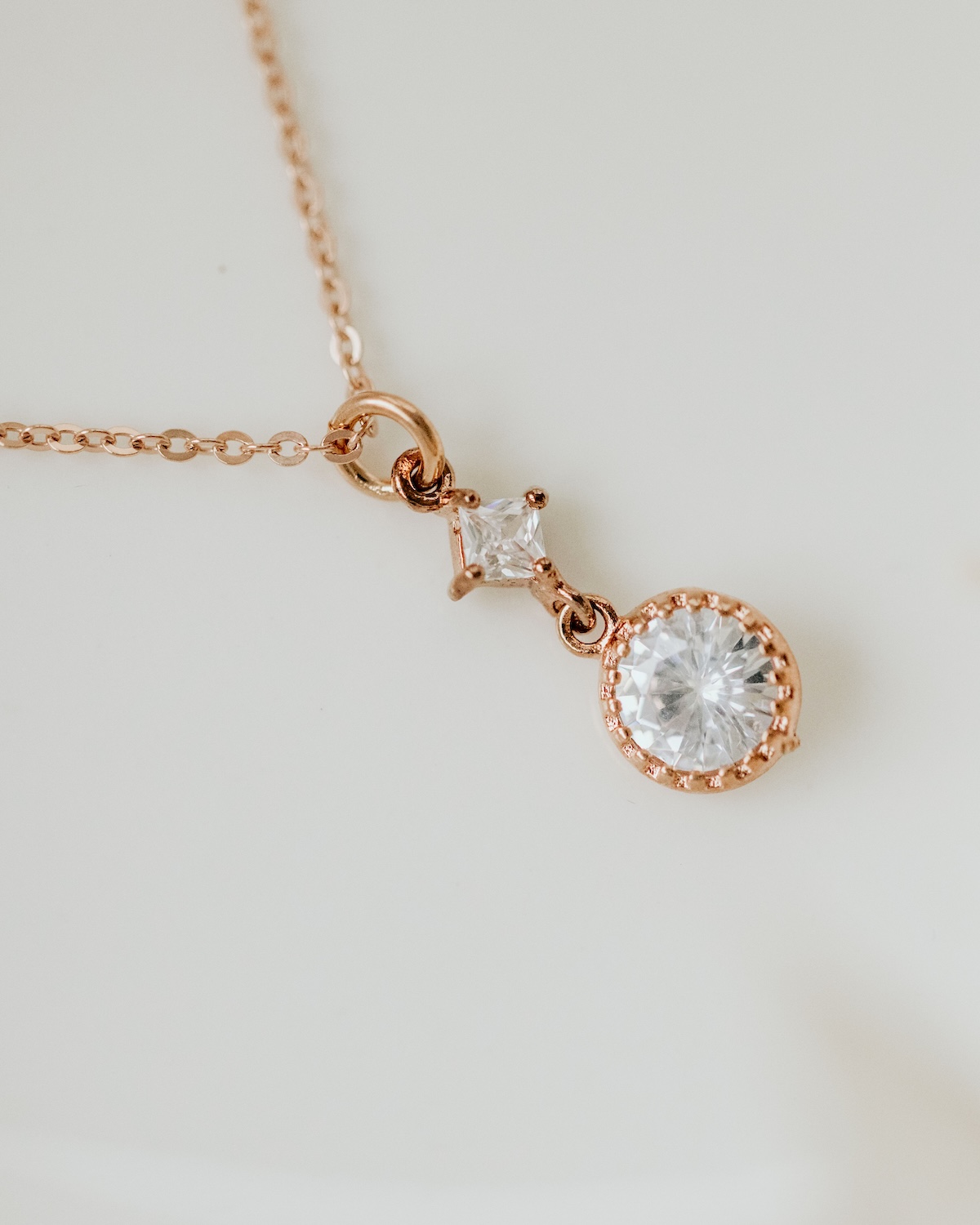 Kette-mit-Zirkonia-Steinen-AURELIA-Sternenauge