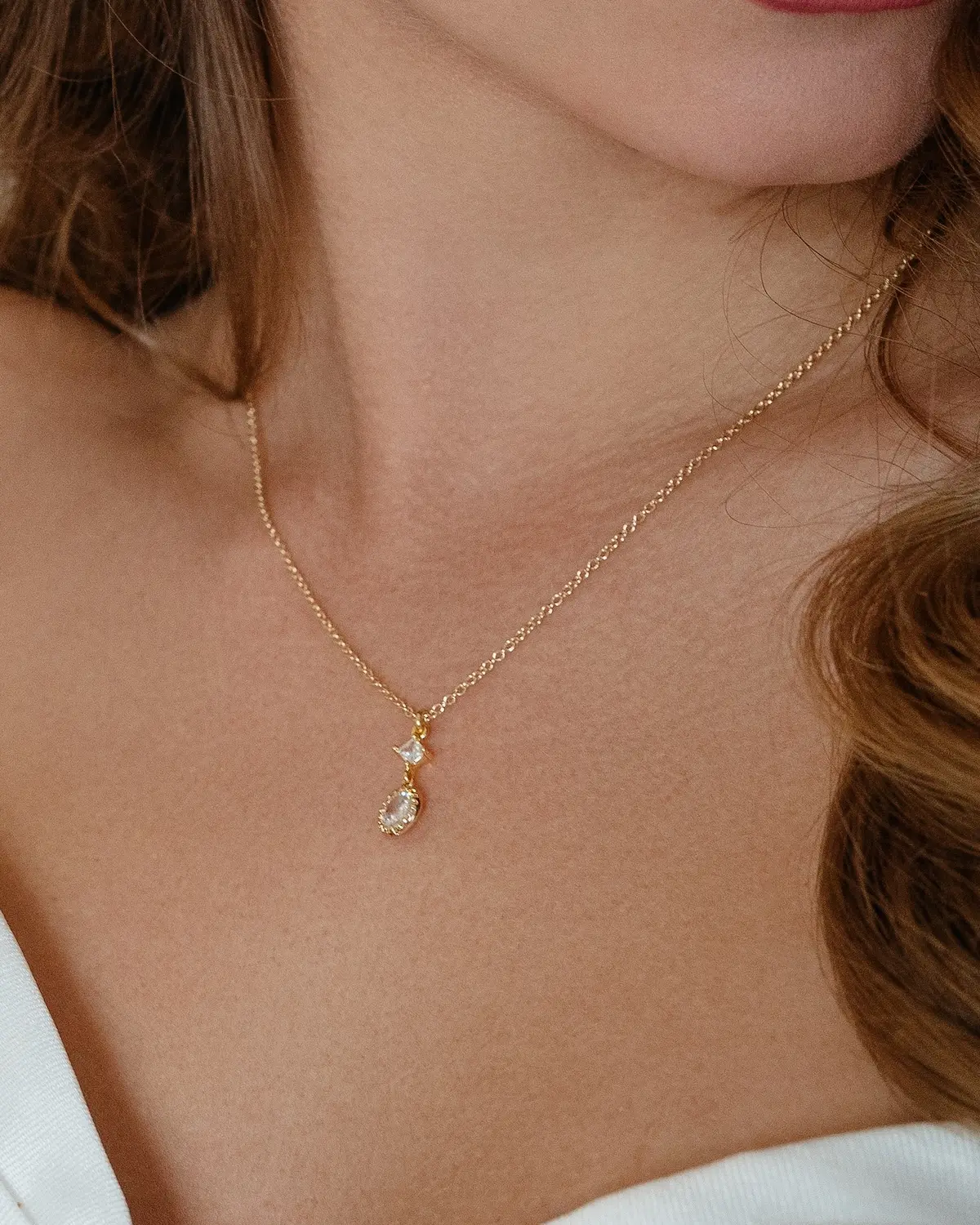Zirkonia Kette für die Braut, 925 Sterling Silber 18K vergoldet mit kleinm Zirkonia Anhänger, filigraner Brautschmuck aus der Sternenauge Manufaktur
