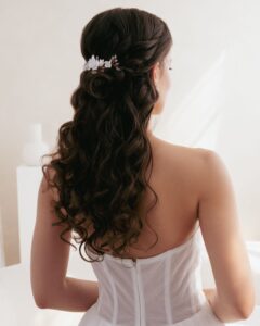 Hochzeitslook mit Braut Haarkamm ALBA