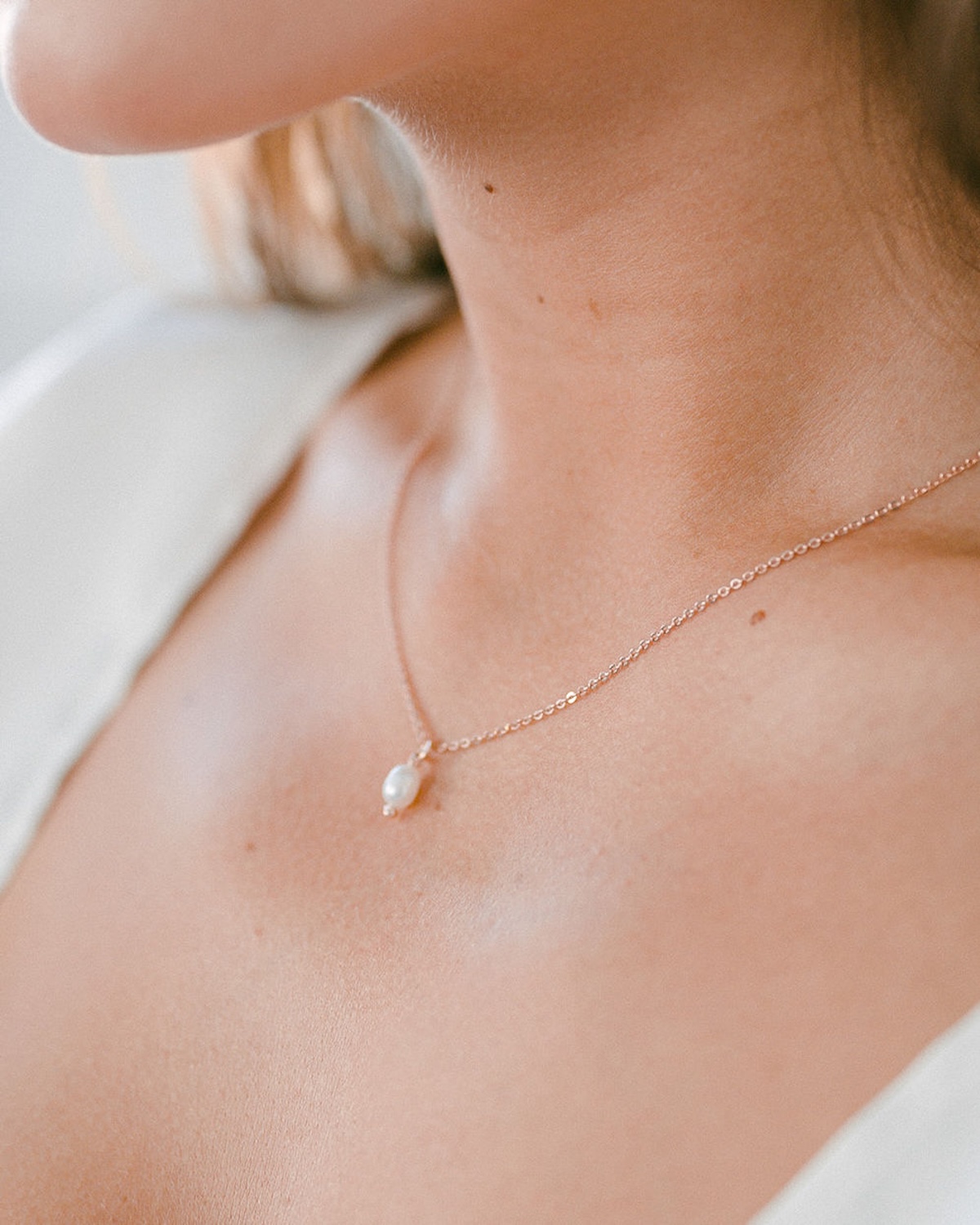 Halskette mit kleiner Perle passend zu Braut Haarschmuck Blumen