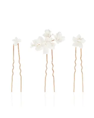 Drei roségoldfarbene Blumen-Haarnadeln VALERIA von Sternenauge als Produktfoto vor weißem Hintergrund: Das Set zeigt eine große Haarnadel mit einem üppigen Bouquet aus matten, weißen Blüten und zwei kleinere Nadeln mit jeweils einer einzelnen Akzentblüte auf gewellten U-Pins.