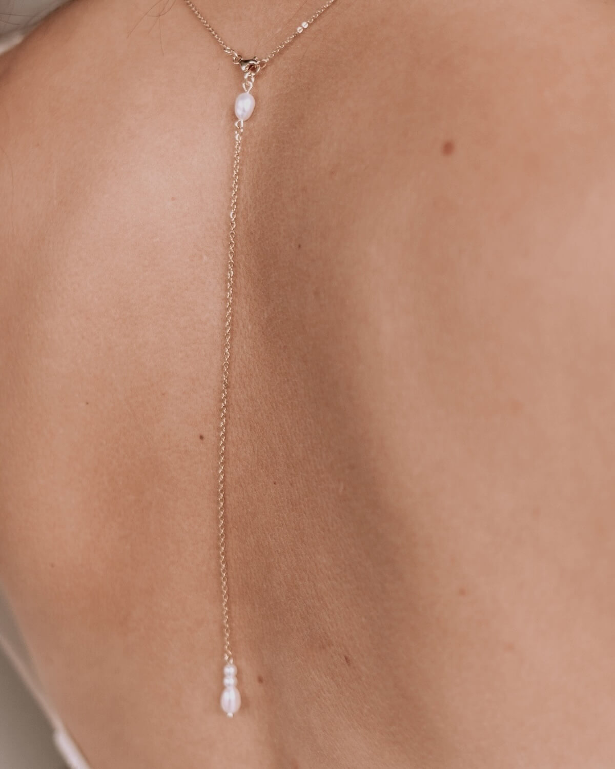 Sternenauge Details R&uuml;ckenketten Einh&auml;nger MILA zum R&uuml;ckenausschnitt