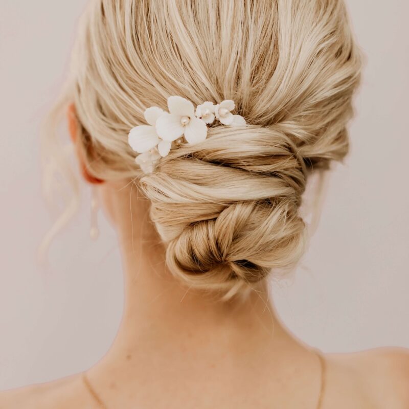 Haarkamm Blumen Hochzeit von Sternenauge in Hochsteckfrisur