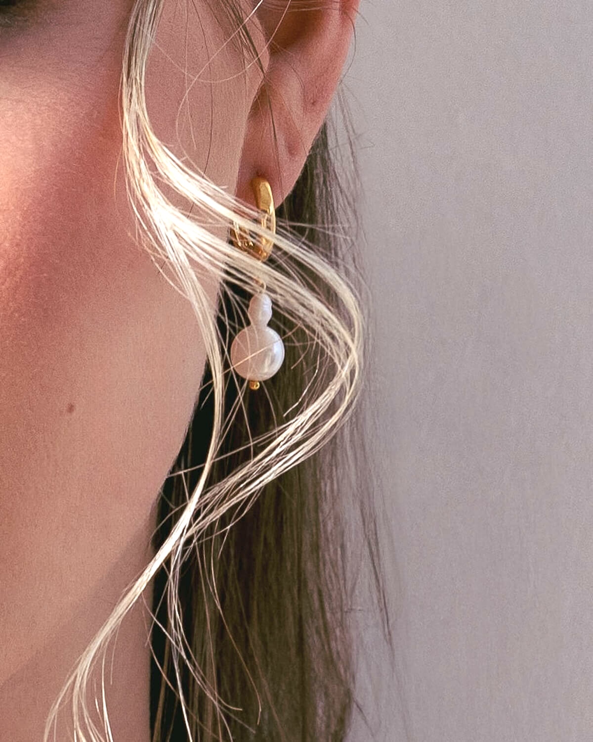 Sternenauge Detailfoto Perlen Creolen LEONIE