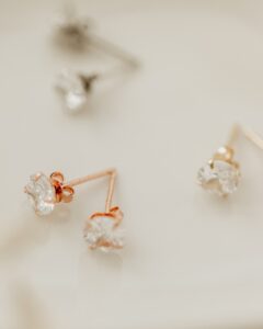 Details-Ohrstecker-STELLA-mit-Zirkonia-Stein-Sternenauge