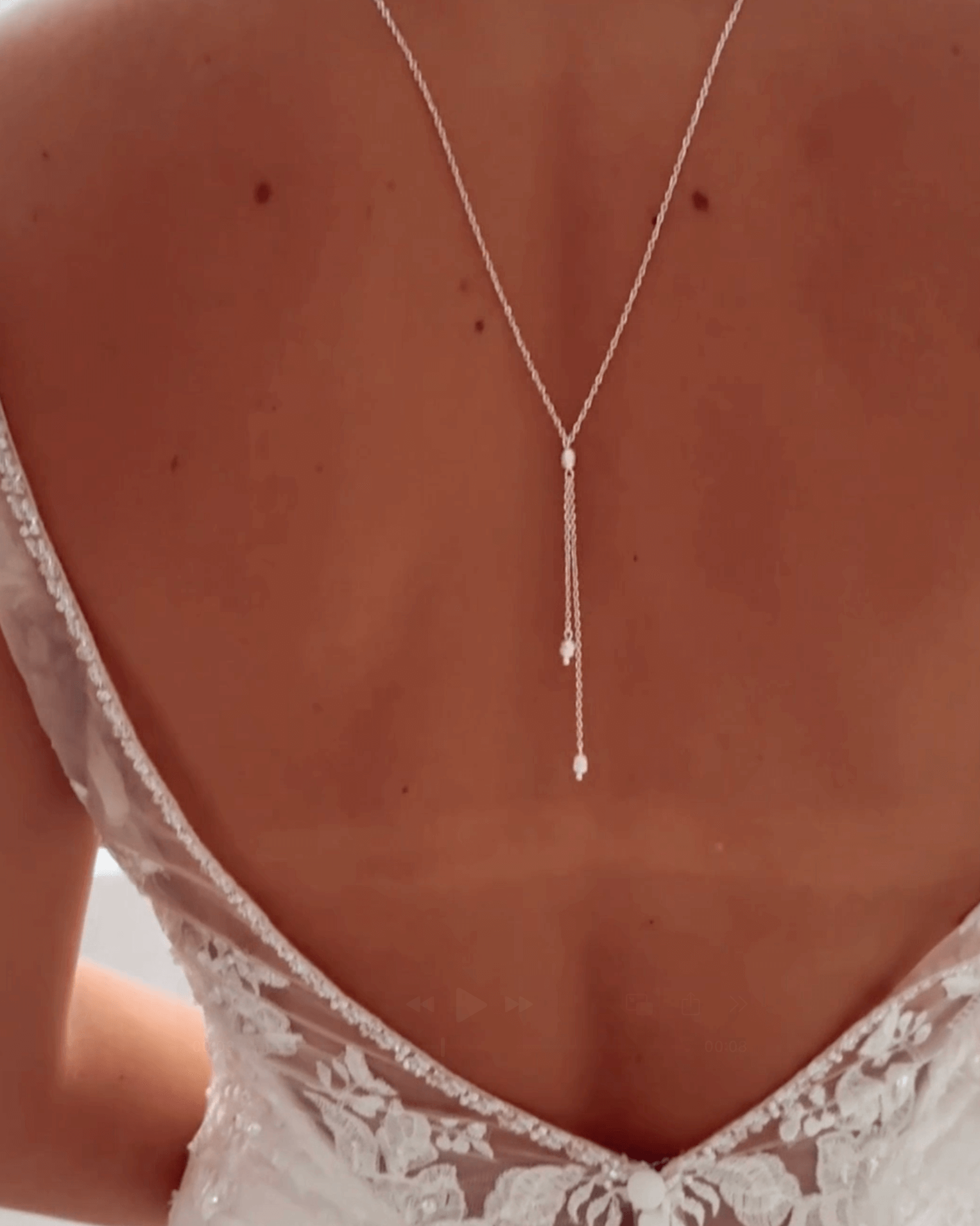 Titelbild Modelvideo Rückenkette JULIE Sternenauge