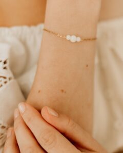 Armband-YVETTE-mit-Achat-Naturstein-Perlen-Sternenauge