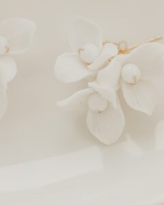 Detail-YVETTE-Ohrringe-mit-drei-Blueten-Sternenauge