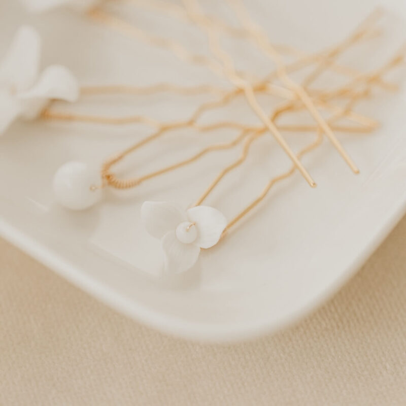 Details Braut Blumen Haarschmuck als Haarnadel Set für die Braut