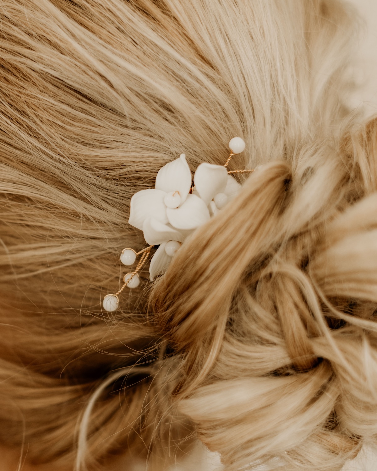 Haarkamm-YVETTE-klein-mit-Blumen-und-Perlen-Sternenauge