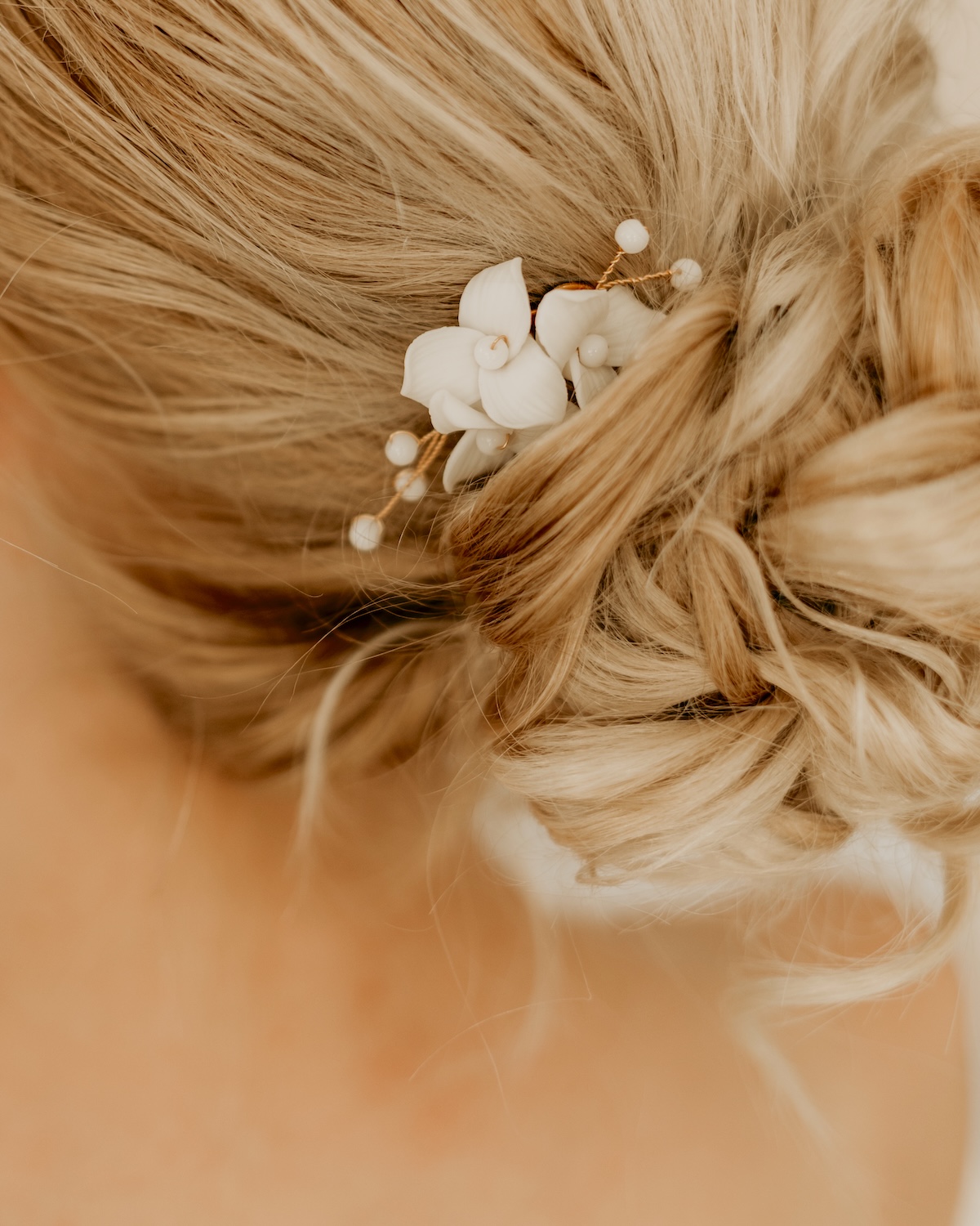 Haarkamm mit Keramikblumen und Achat Perlen YVETTE in Frisur