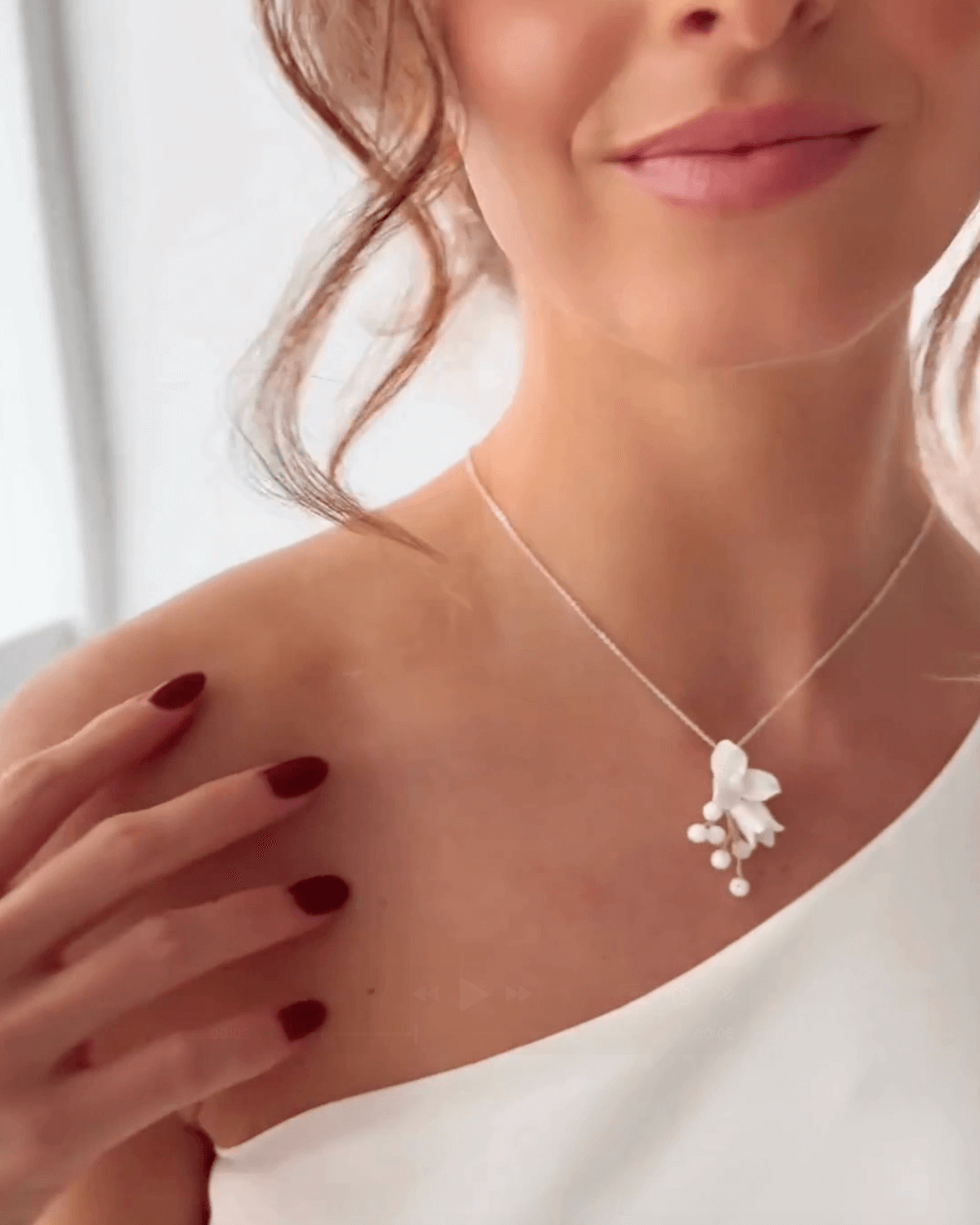 Titelbild Modelvideo Kette mit Blüte YVETTE von Sternenauge