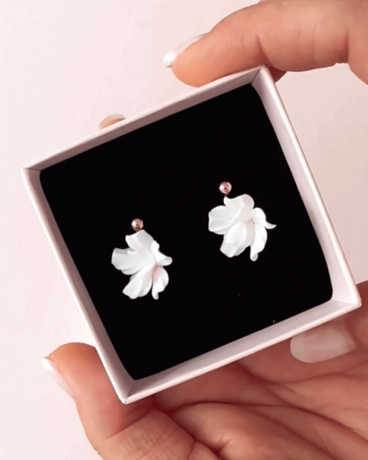 Blumen Ohrstecker VALERIA Titelbild Produktvideo Sternenauge