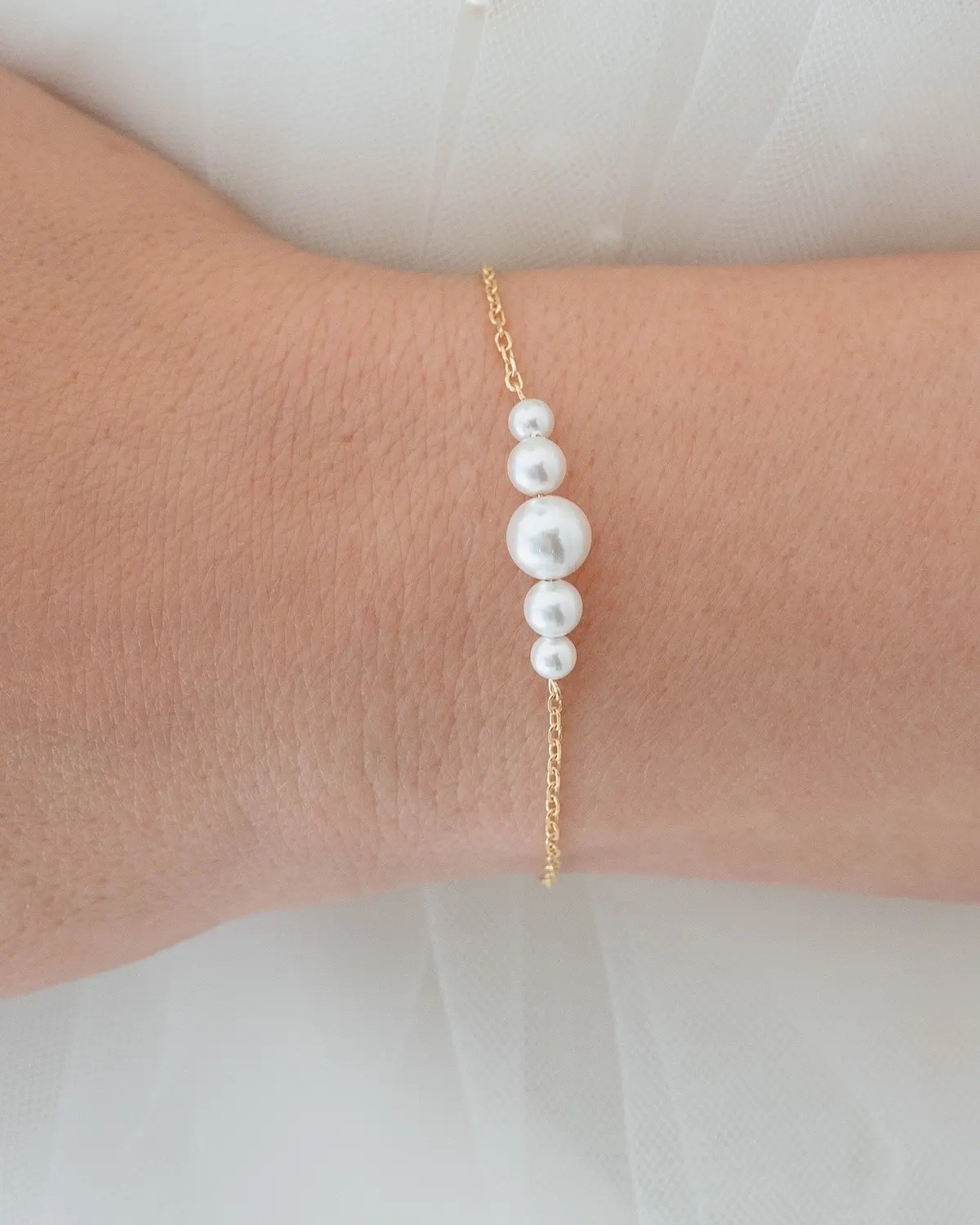 Braut-Armband ANNOUK mit Muschelperlen aus 925 Sterling Silber 18K vergoldet mit Verlängerungskette, perfekter Sitz, handgefertigt von Sternenauge