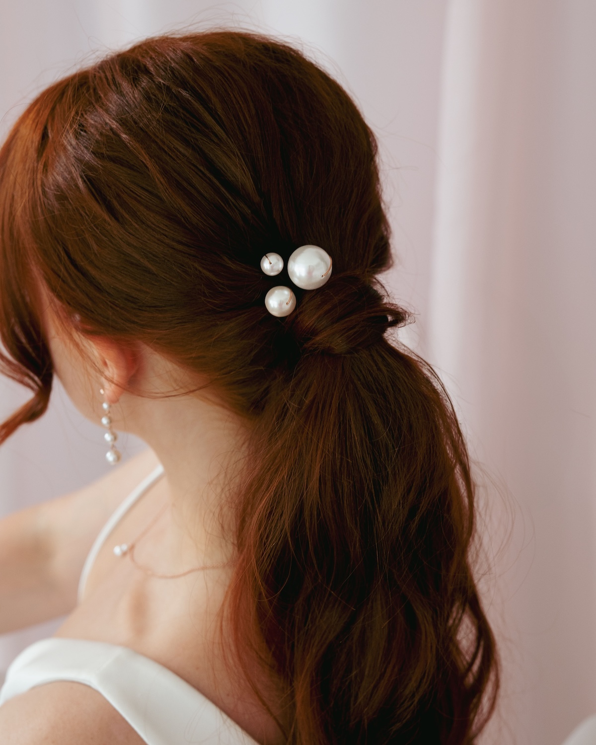 Sternenauge ANNOUK Haarnadeln mit Perlen in modernem Ponytail