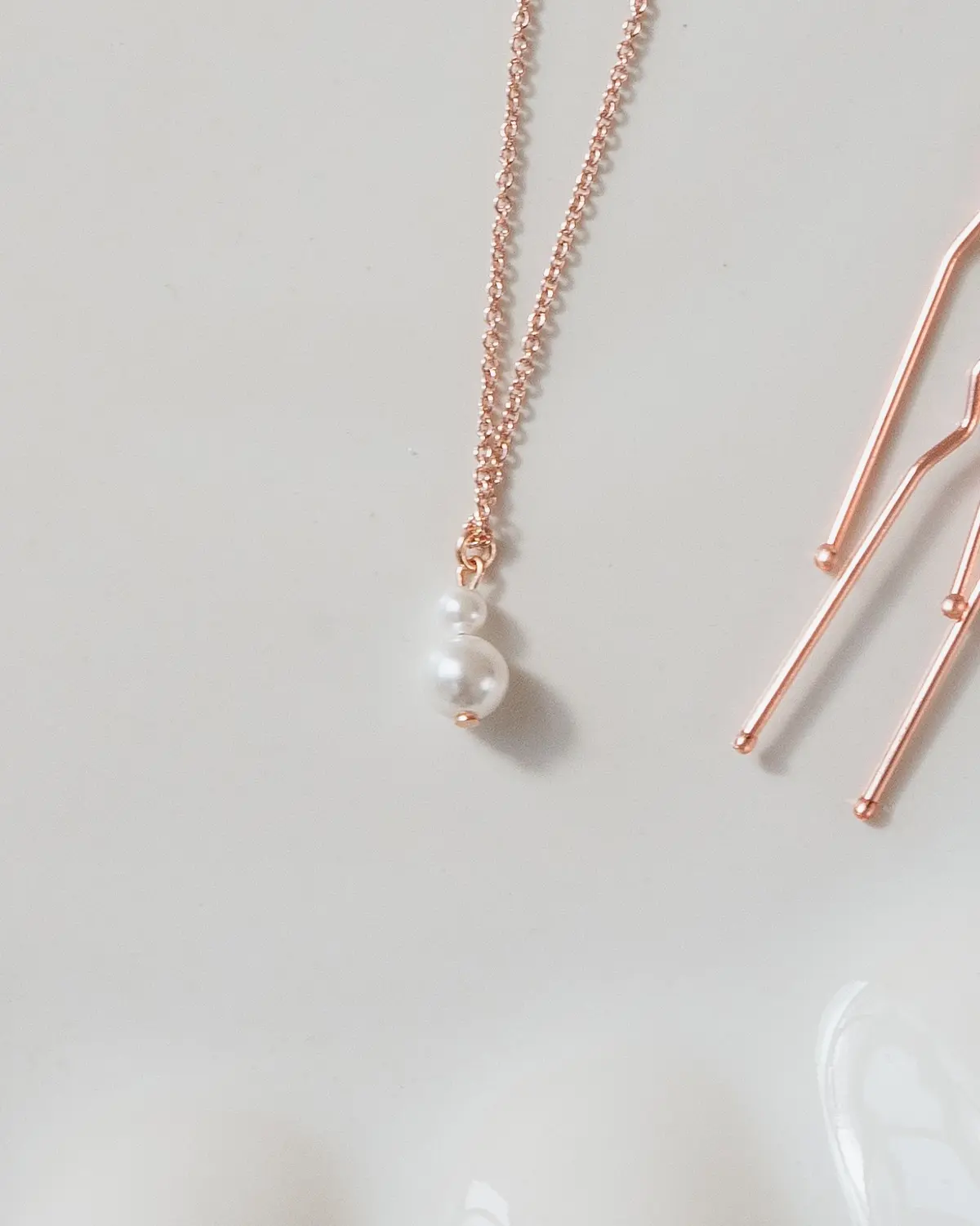 Detailansicht Muschelperlenkette ANNOUK Duo Anhänger mir zwei Perlen, Brautschmuck aus 925 Sterling Silber 18K rosévergoldet von Sternenauge