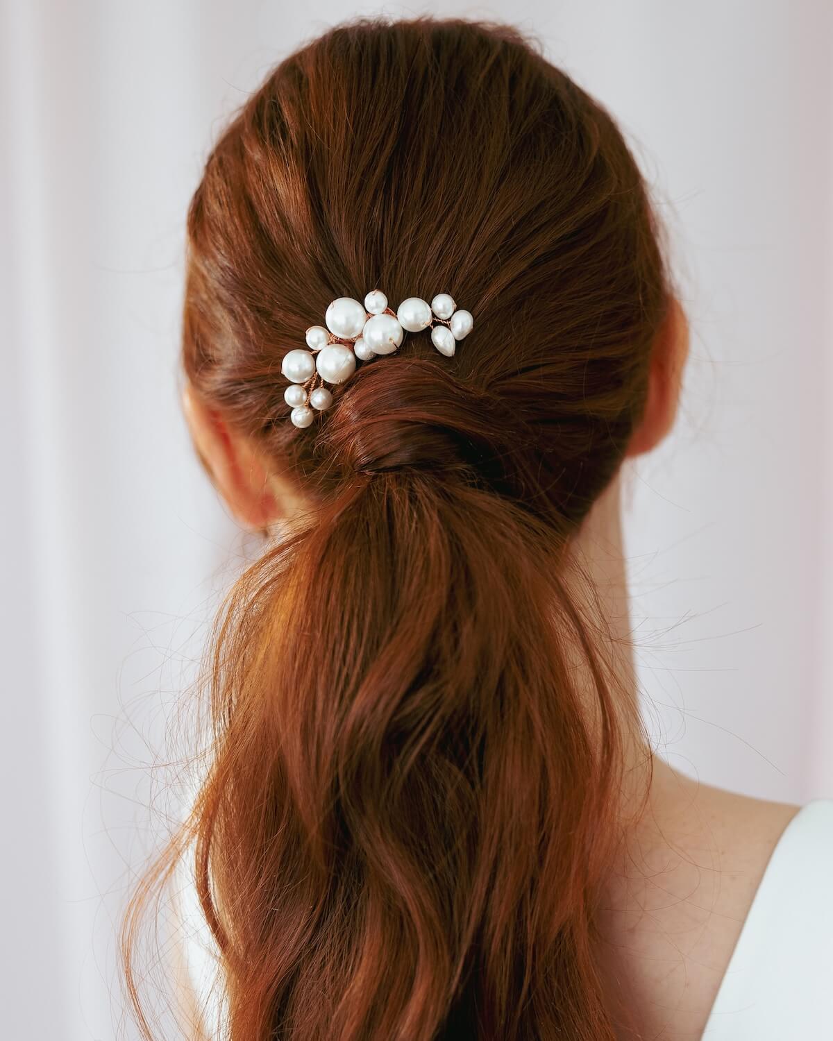 Sternenauge eleganter Haarkamm mit Muschelperlen ANNOUK in Brautfrisur