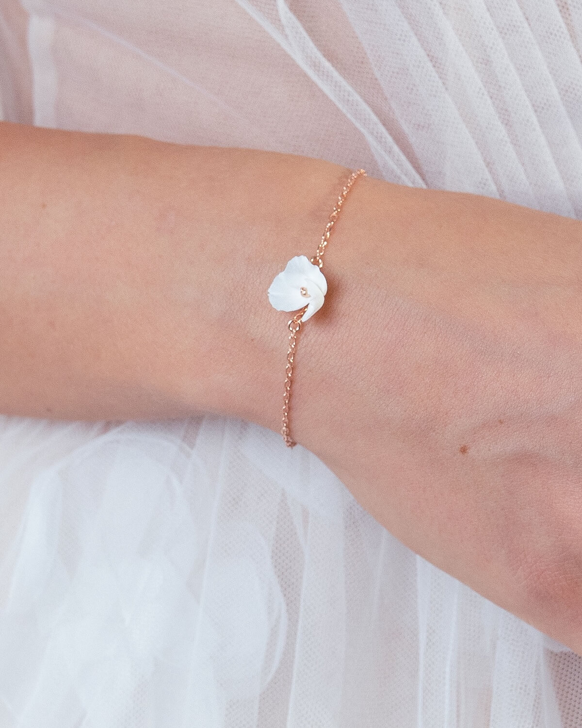 Detailansicht filigranes Blumen Armband LEXI von Sternenauge