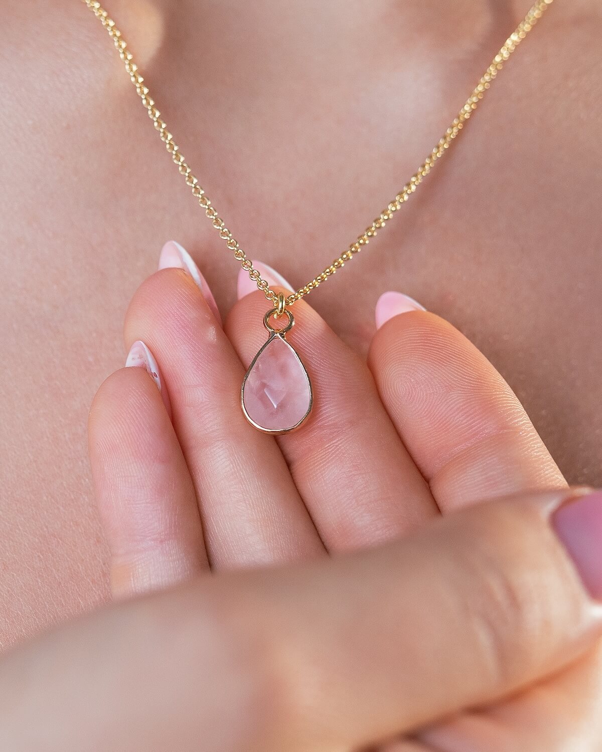 Sternenauge Zarte Rosenquarz Halskette AMY Detailfoto