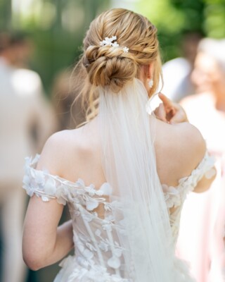 Testimonial Braut mit Haarschmuck von Sternenauge Brautschmuck Online-Shop