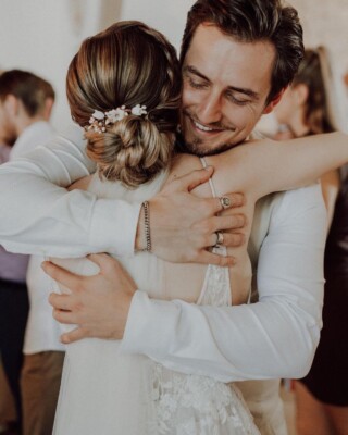 Braut am Hochzeitstag Testimonial Brautschmuck von Sternenauge