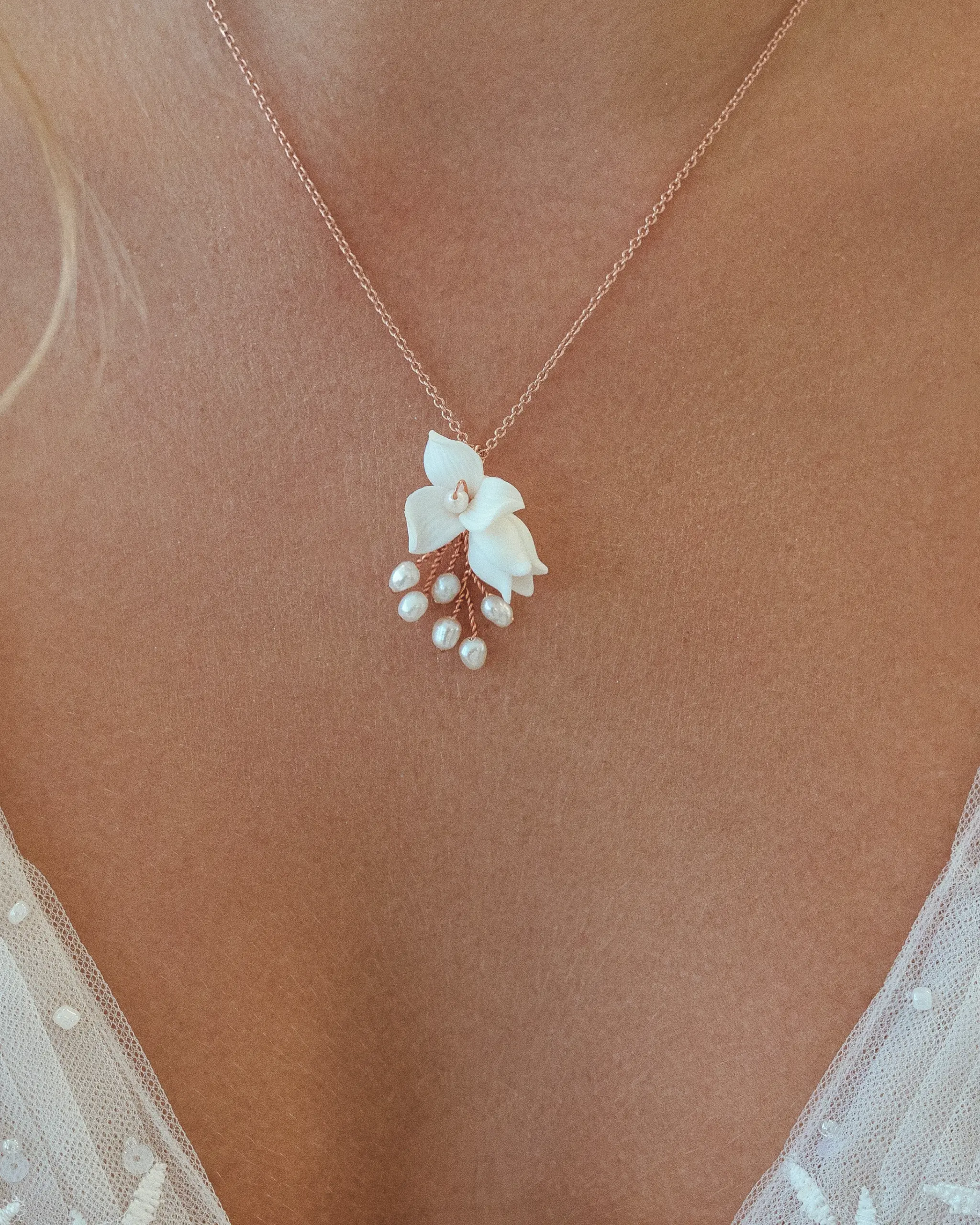 Sternenauge Blumenkette FELICITAS mit kleinen Keramikbl&uuml;ten und Perlen