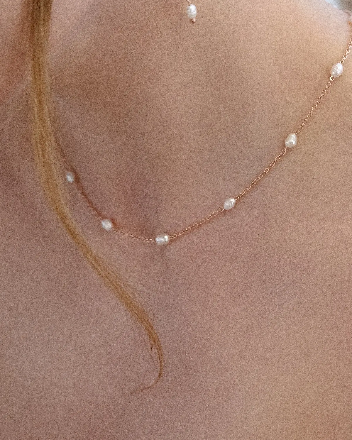 Sternenauge FELICITAS, Filigrane Perlenhalskette am Dekollet&eacute;, filigranes Design aus der Manufaktur f&uuml;r Alltag und besondere Anl&auml;sse