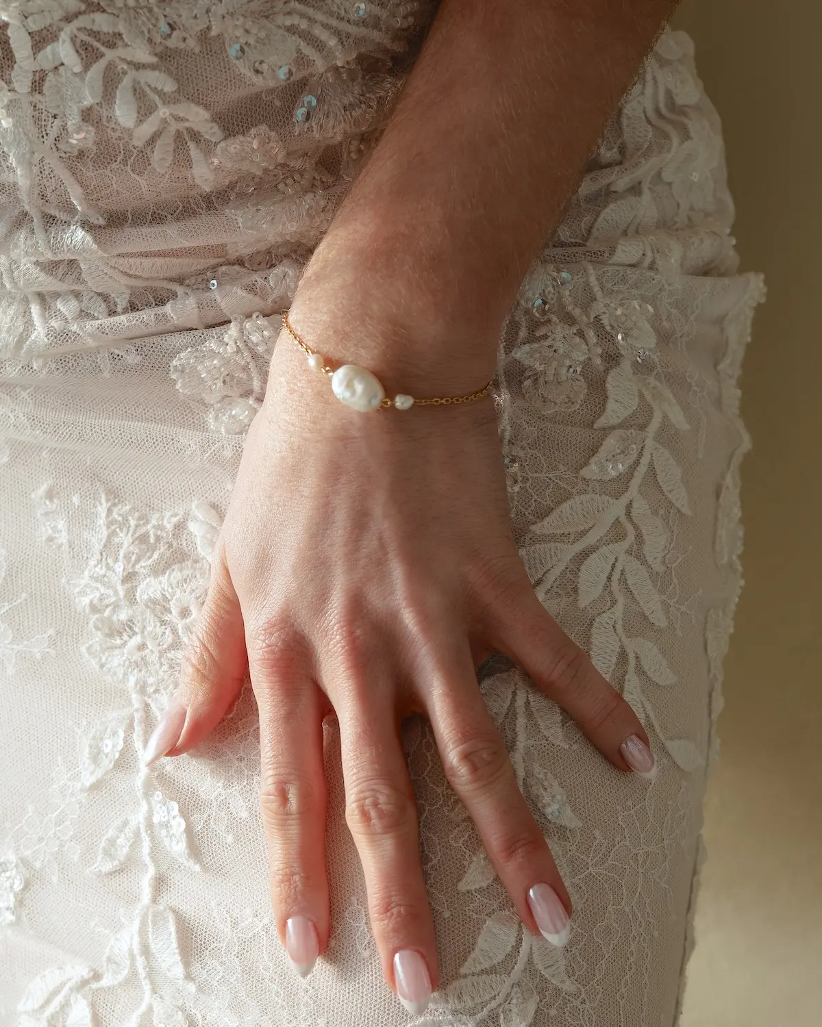 Keshi Perlen Armband FREYA zum Brautkleid mit Spitze kombiniert Sternenauge