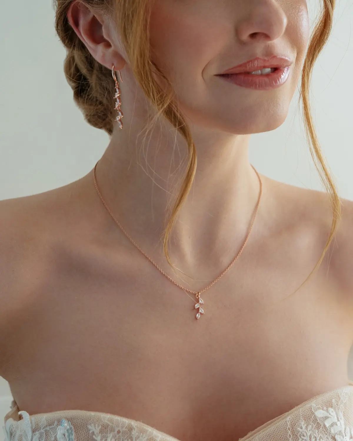 Sternenauge Schmuck-Set JASMIN Halskette und Ohrringe aus Sterling Silber 18K mit Zirkonia Anh&auml;nger in filigraner Bl&auml;tteroptik