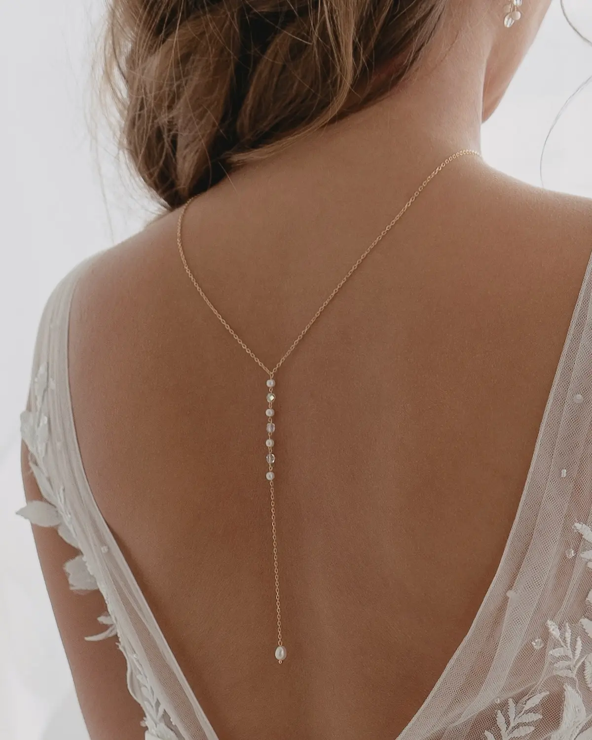 Sternenauge R&uuml;cken Brautkleid mit tiefem R&uuml;ckenausschnitt mit R&uuml;ckenkette ALEXIS