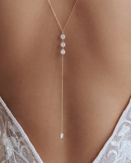 Filigrane R&uuml;ckenkette f&uuml;r tiefe R&uuml;ckenausschnitte, handgefertigter R&uuml;ckenschmuck von Sternenauge