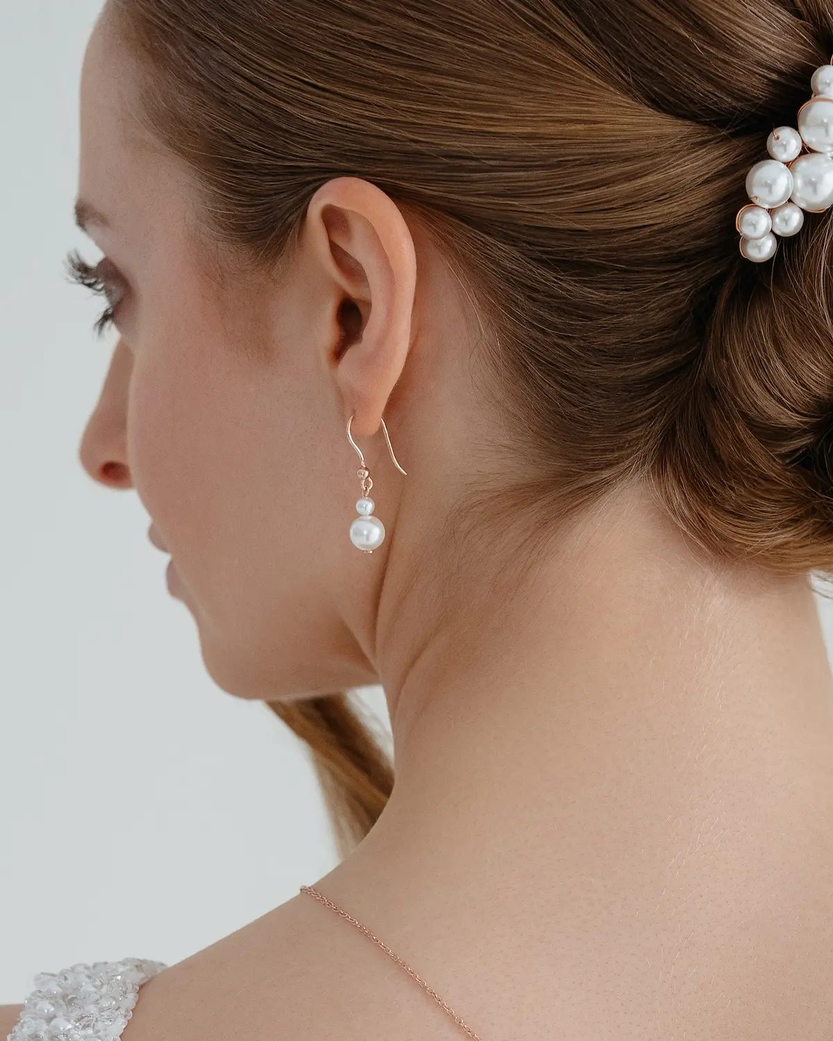 Zarte Perlenohrringe von Sternenauge aus 925 Sterling Silber mit schimmernden Muschelperlen, perfekt als Brautschmuck geeignet