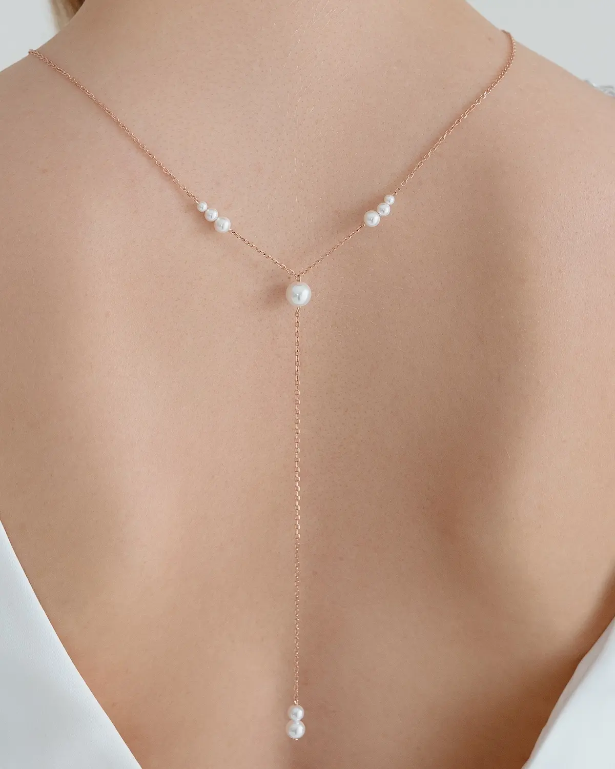 R&uuml;ckenkette mit Perlen ANNOUK aus 925 Sterling Silber 18K ros&eacute;vergoldet, ideal f&uuml;r tiefe R&uuml;ckenausschnitte beim Brautkleid, handgefertigtes Design aus der Sternenauge Manufaktur