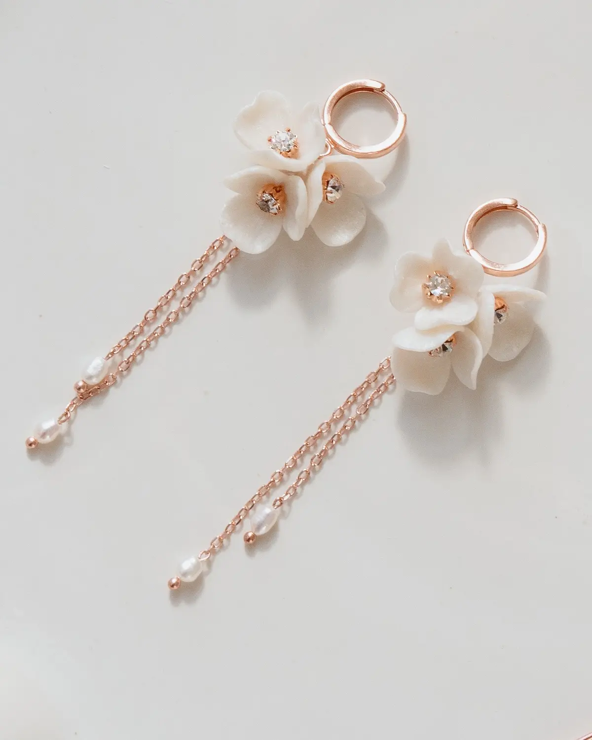 Roségoldfarbene Creolen mit Blumen und Ketten-Design aus 925 Sterling Silber 18K rosévergoldet aus der Sternenauge Manufaktur