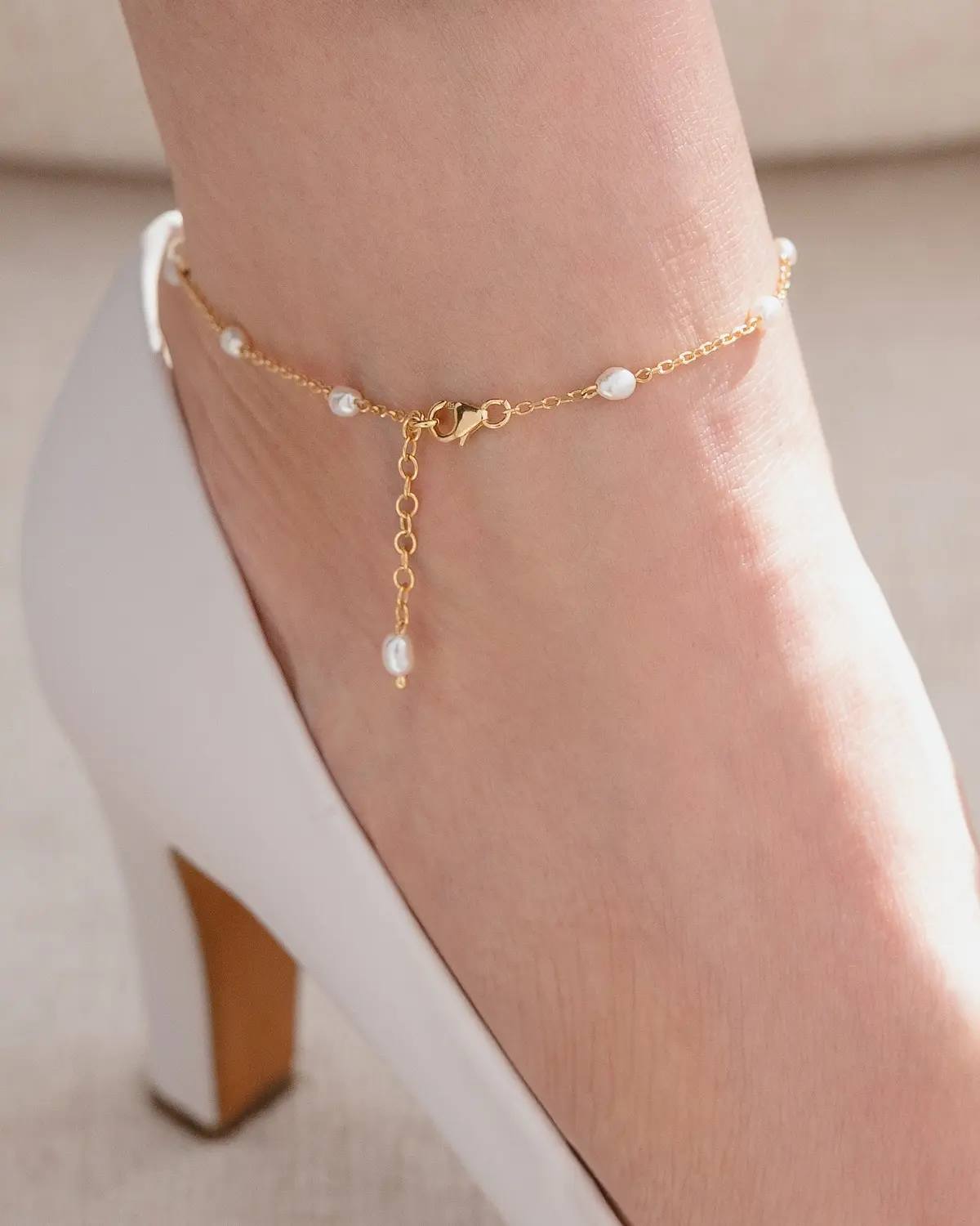 Fußkette aus 925 Sterling Silber mit hochwertiger 18K-Vergoldung und mit kleinen Süßwasser-Zuchtperlen