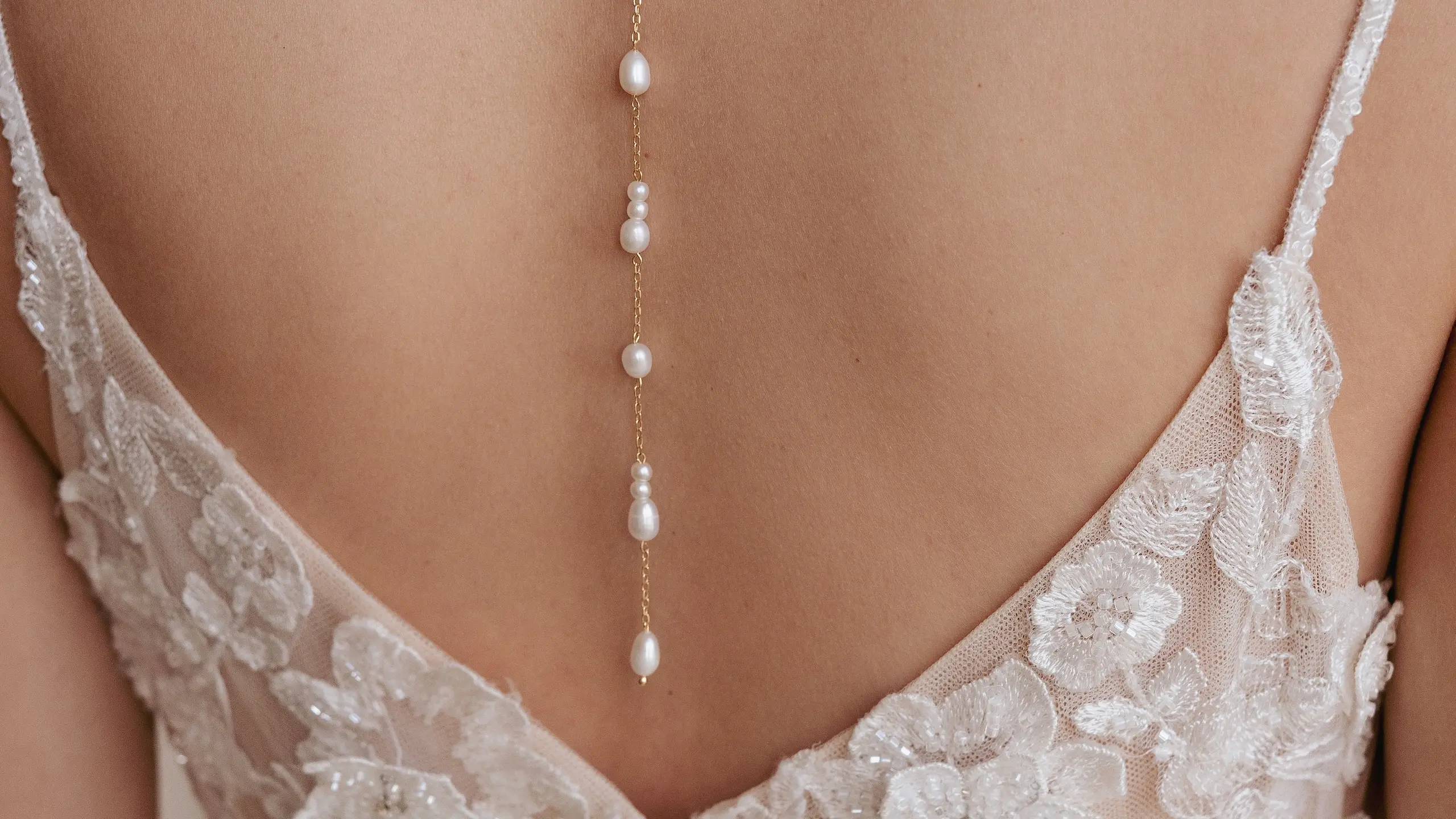 Filigranes Kettenteil für den Rücken, MILA von Sternenauge, mit Perlen und aus 925 Sterling Silber gefertigt