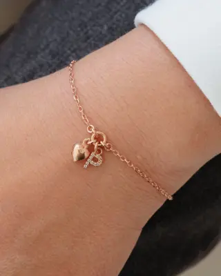 Filigranes Sternenauge Armband Bobby aus 925 Sterling Silber mit einem zarten Herz-Anhänger und einem funkelnden Buchstaben-Initial aus Zirkonia