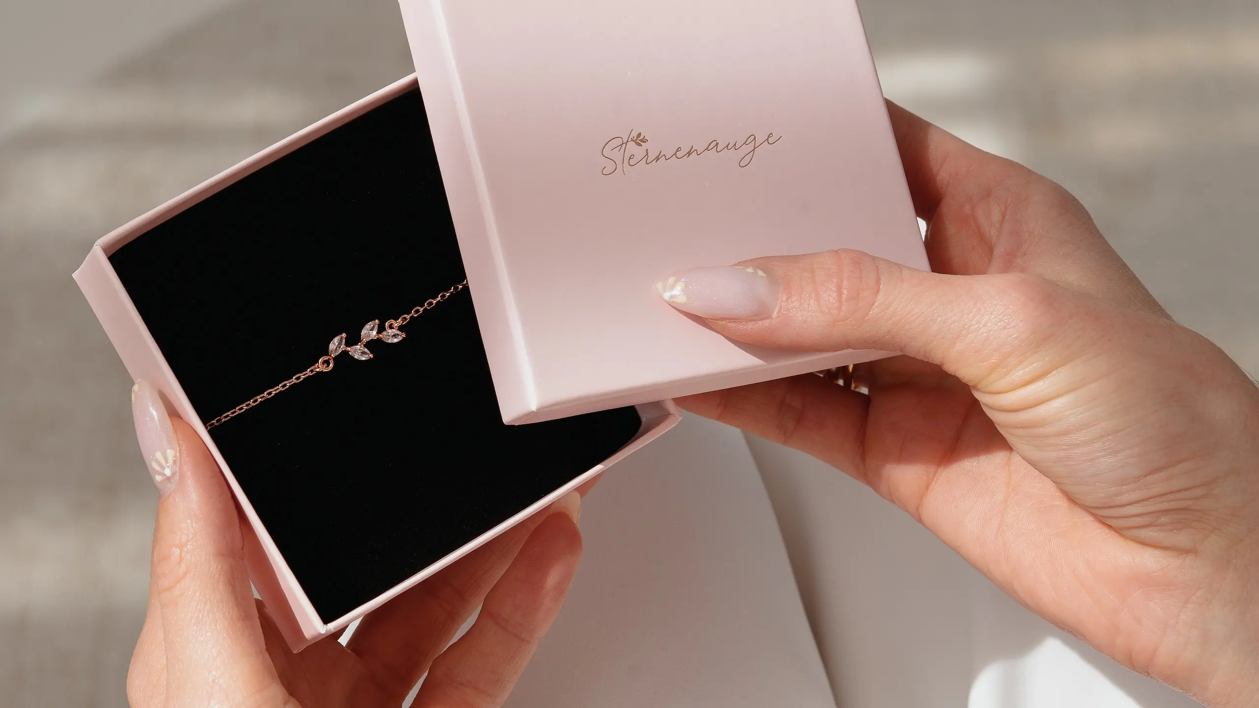 Eleganter Brautschmuck mit Kubik-Zirkonia, Armband aus 925 Sterling Silber mit 18K-Rosévergoldung in Schmuckverpackung von Sternenauge