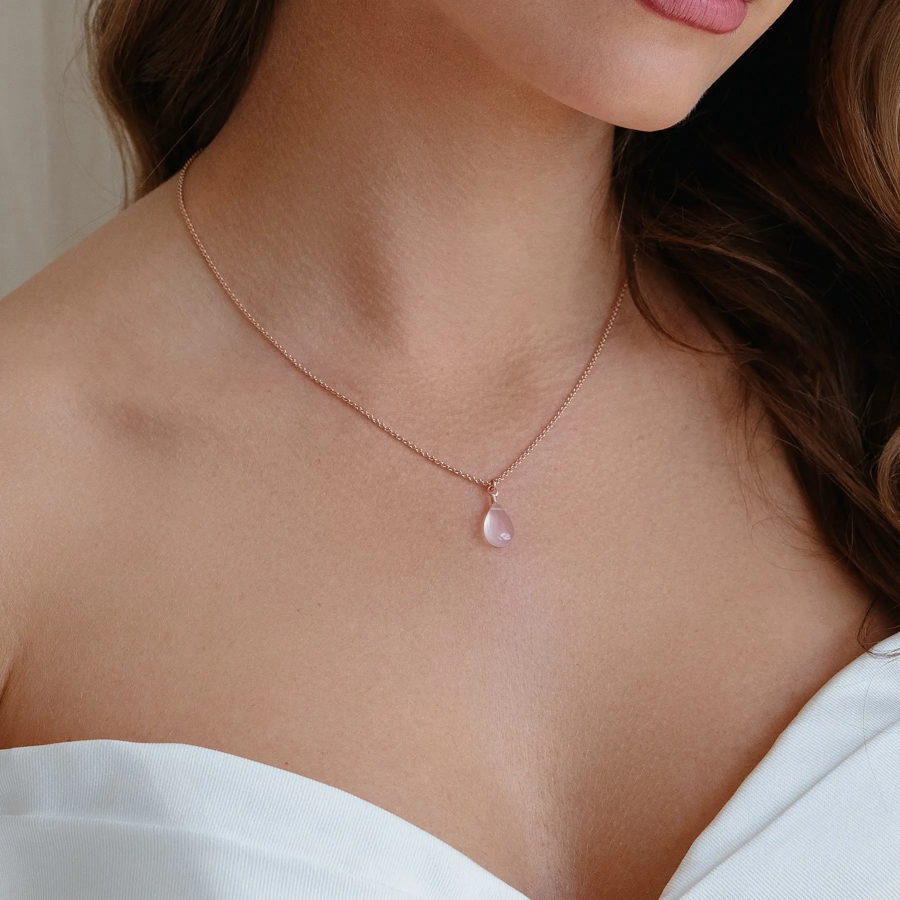 Brautketten aus 925 Sterling Silber mit 18K-Rosévergoldung und Natursteinen aus der Sternenauge Manufaktur
