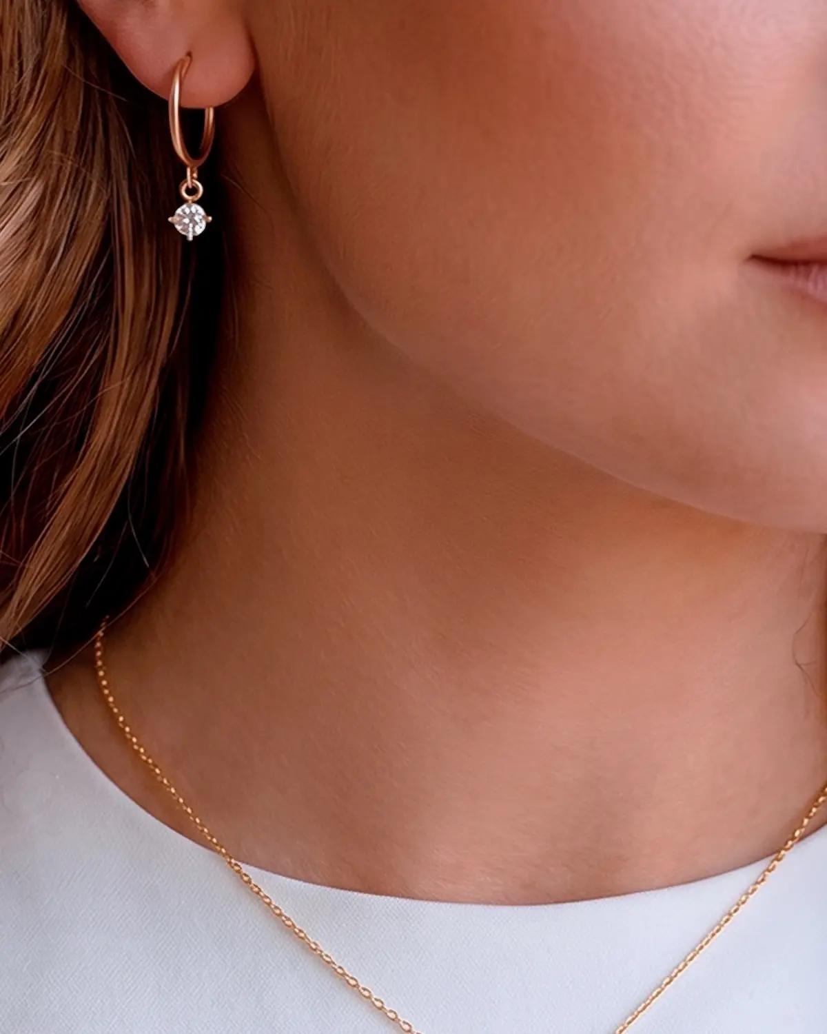Detailfoto Creole Bella mit Zirkonia-Anhänger rund aus 925 Sterling Silber 18k-rosévergoldet
