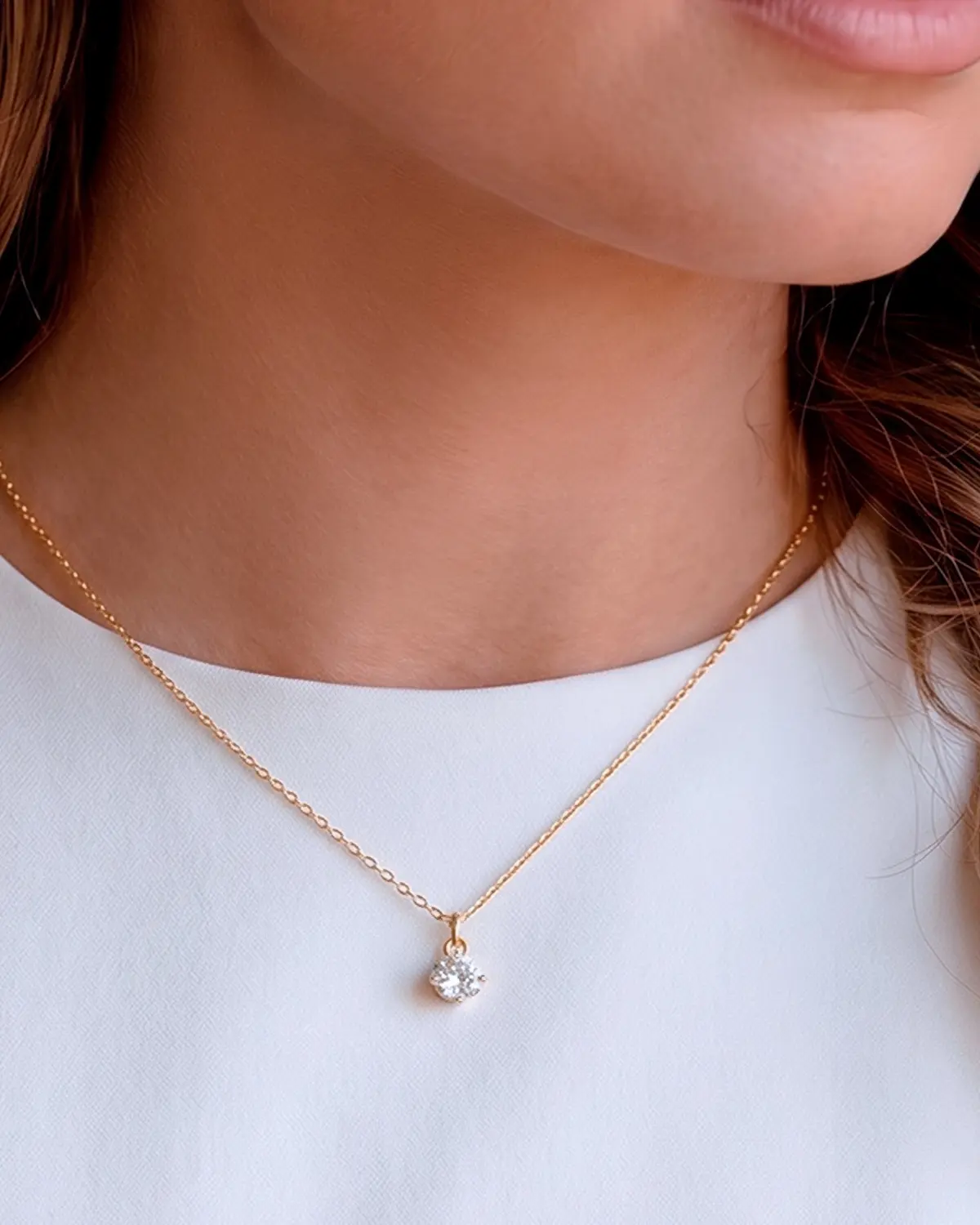 Detailfoto Halskette Bella mit Zirkonia Anhänger für die Hochzeit aus der Sternenauge Manufaktur